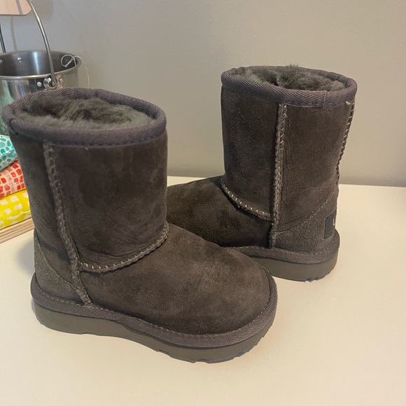Toddler UGG Classic Short Gray Boots 7c - Picture 6 of 8